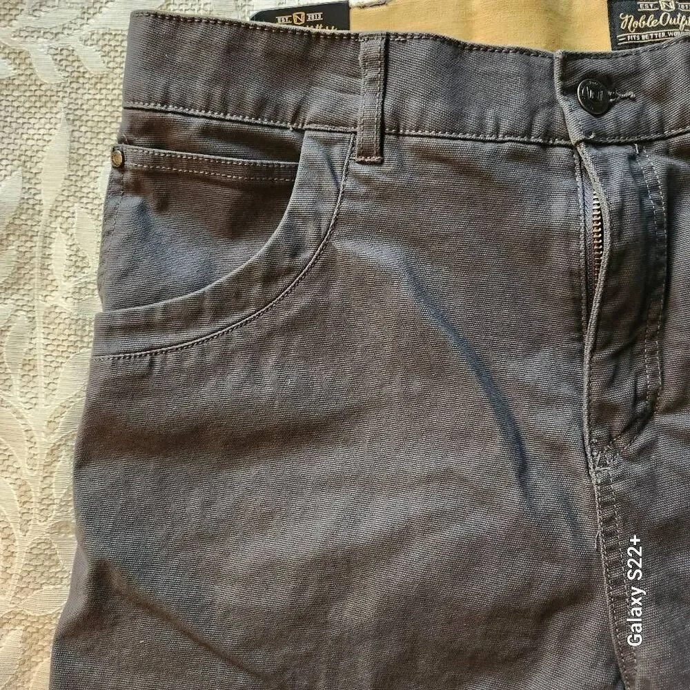 P28  Noble Outfiters tug free shorts, NWT